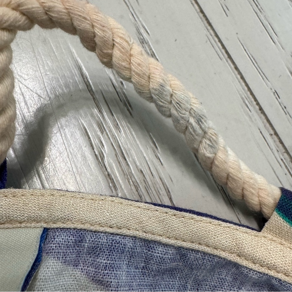 FARM Rio Multicolor V-Neck Top - Picture 15 of 16